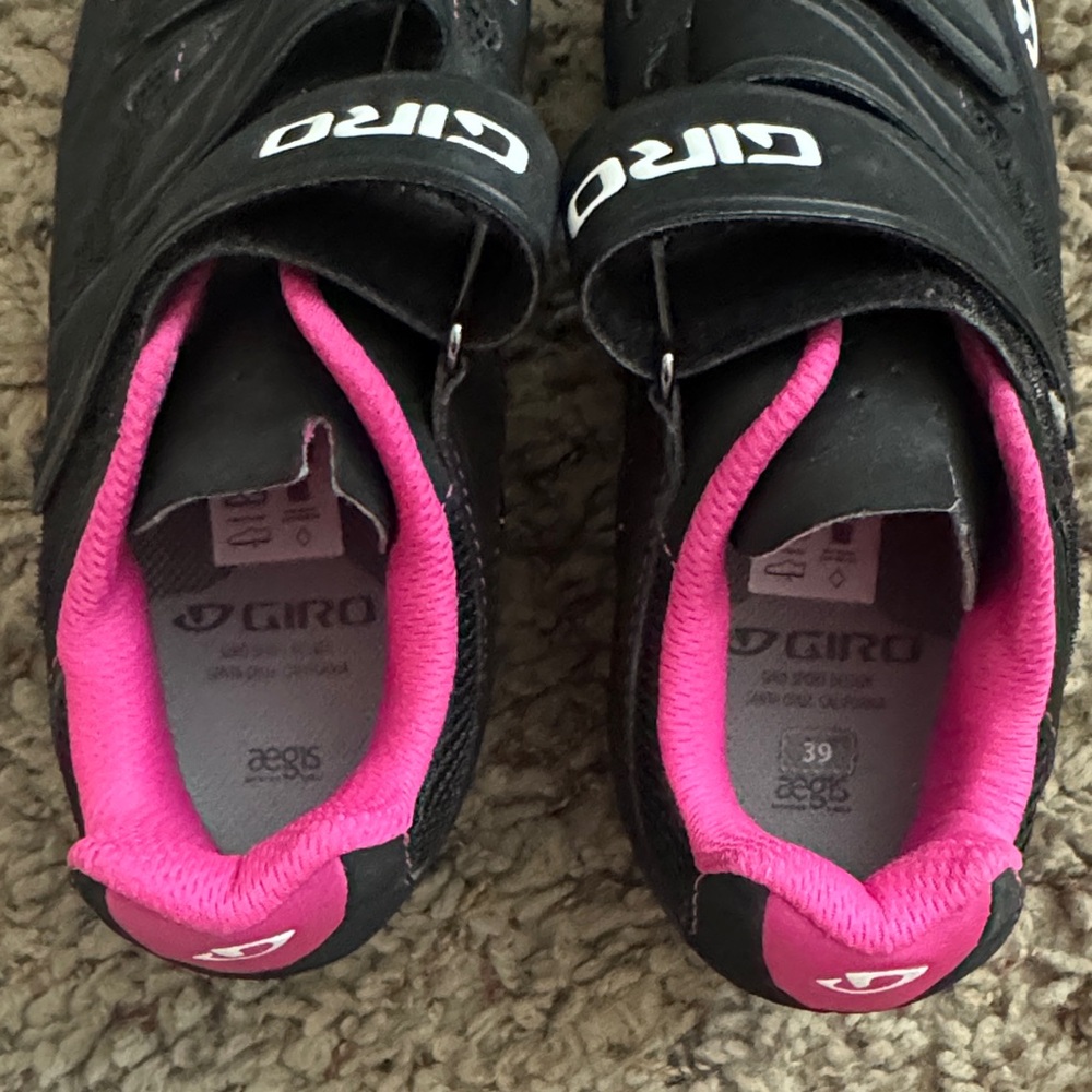 Giro Women's Athletic Cyclist Shoes in Black and Pink Clip In Sz 39/7..5-8 - Picture 4 of 5